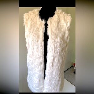 Vest. Faux fur. 🎁 gift item, Comfy warmth.  (New no tags